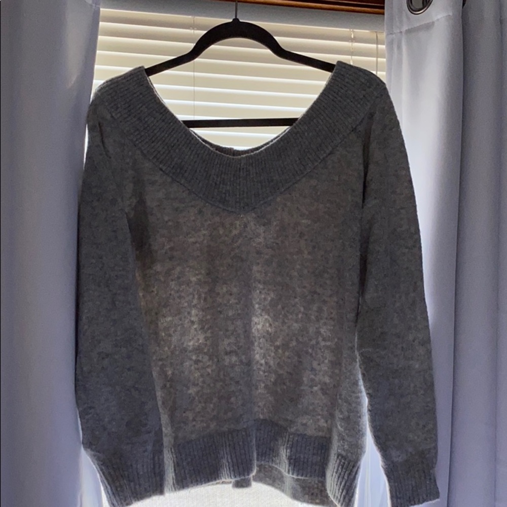 H&M v neck sweater